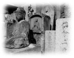 無縁塔の「行基一千歳塚」の画像