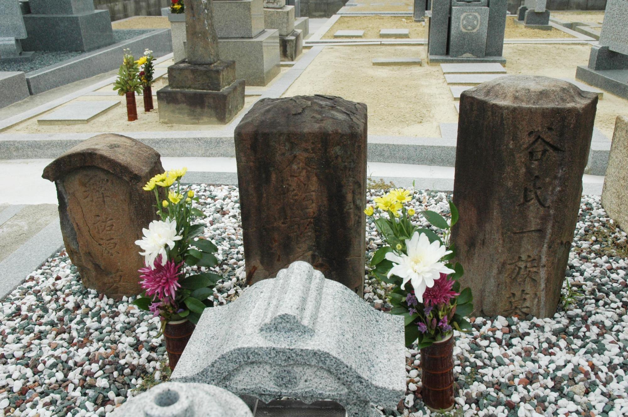 谷氏の墓石の画像