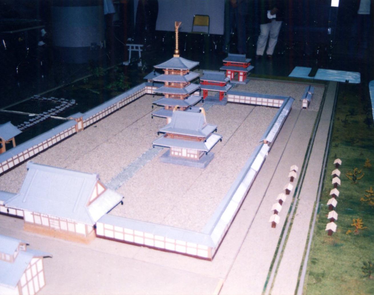 観音堂廃寺の復元模型の写真
