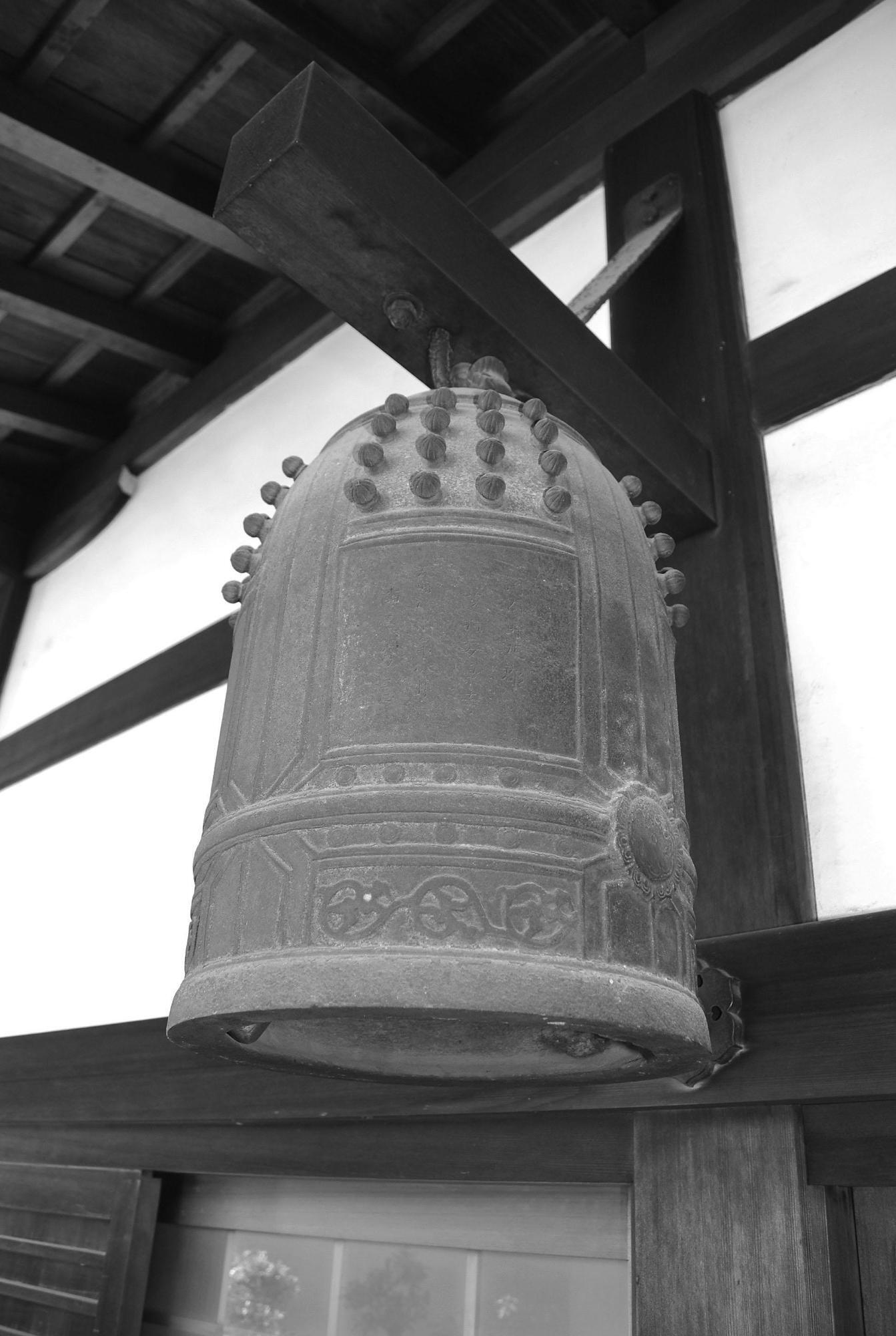 「芝村安楽寺」銘の喚鐘の写真