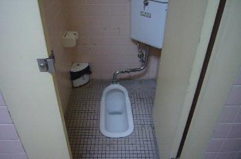 天美北小学校トイレ改造工事の写真