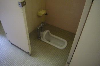 松原東小学校トイレ改造工事の写真