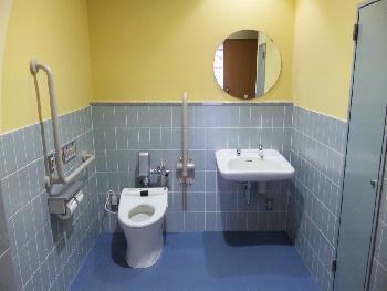 松原東小学校トイレ改造工事の写真