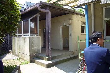 天美小学校外部トイレ改造工事の写真