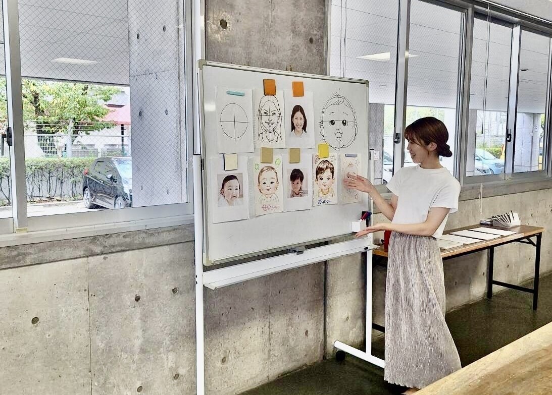似顔絵アートの様子